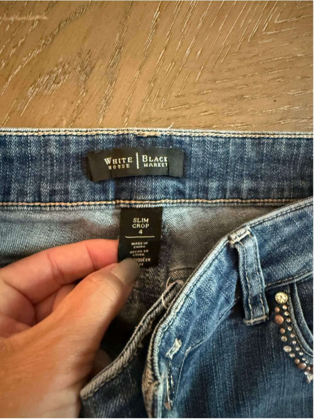 Women's White House Black Market Slim Crop Jeans Size 4 Blue Embellished - Picture 4 of 4